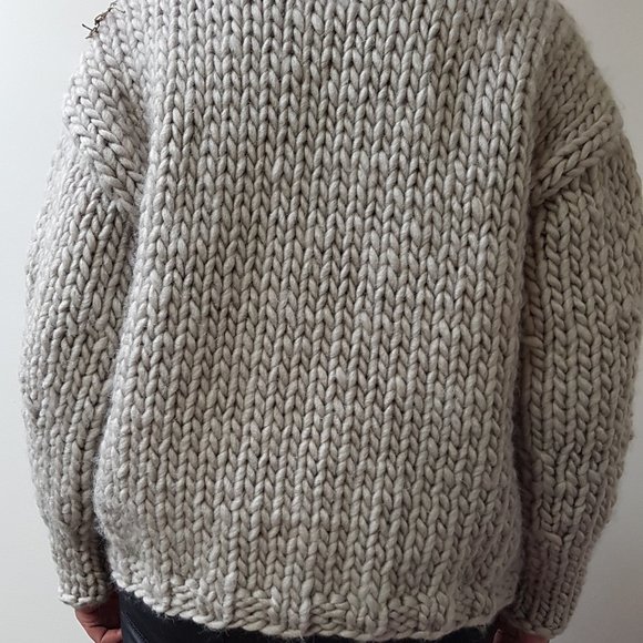 Unique wool winter set, pearl gray, sweater and matching hat, hand knitted - Picture 10 of 11